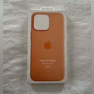 BRAND NEW Apple iPhone 15 Pro Max Silicone Case with MagSafe - Orange Sorbet